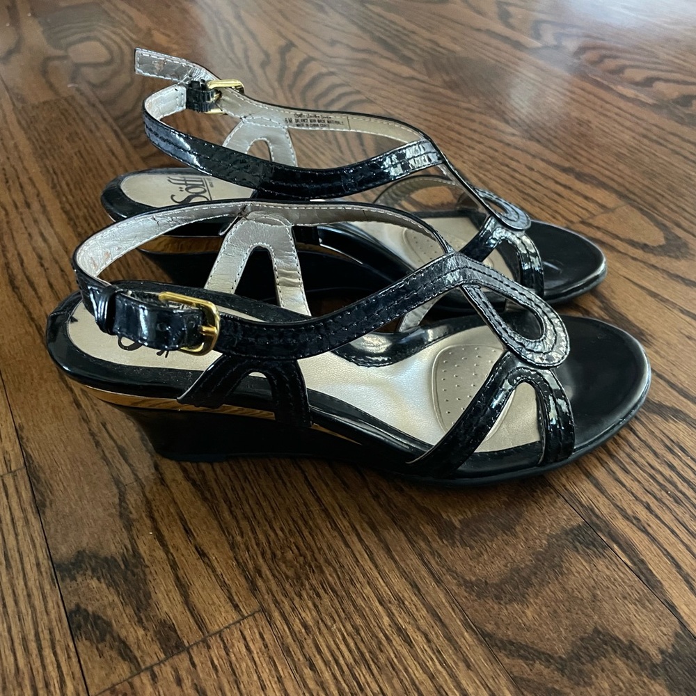 Sofft black patent leather wedge sandal size 6
